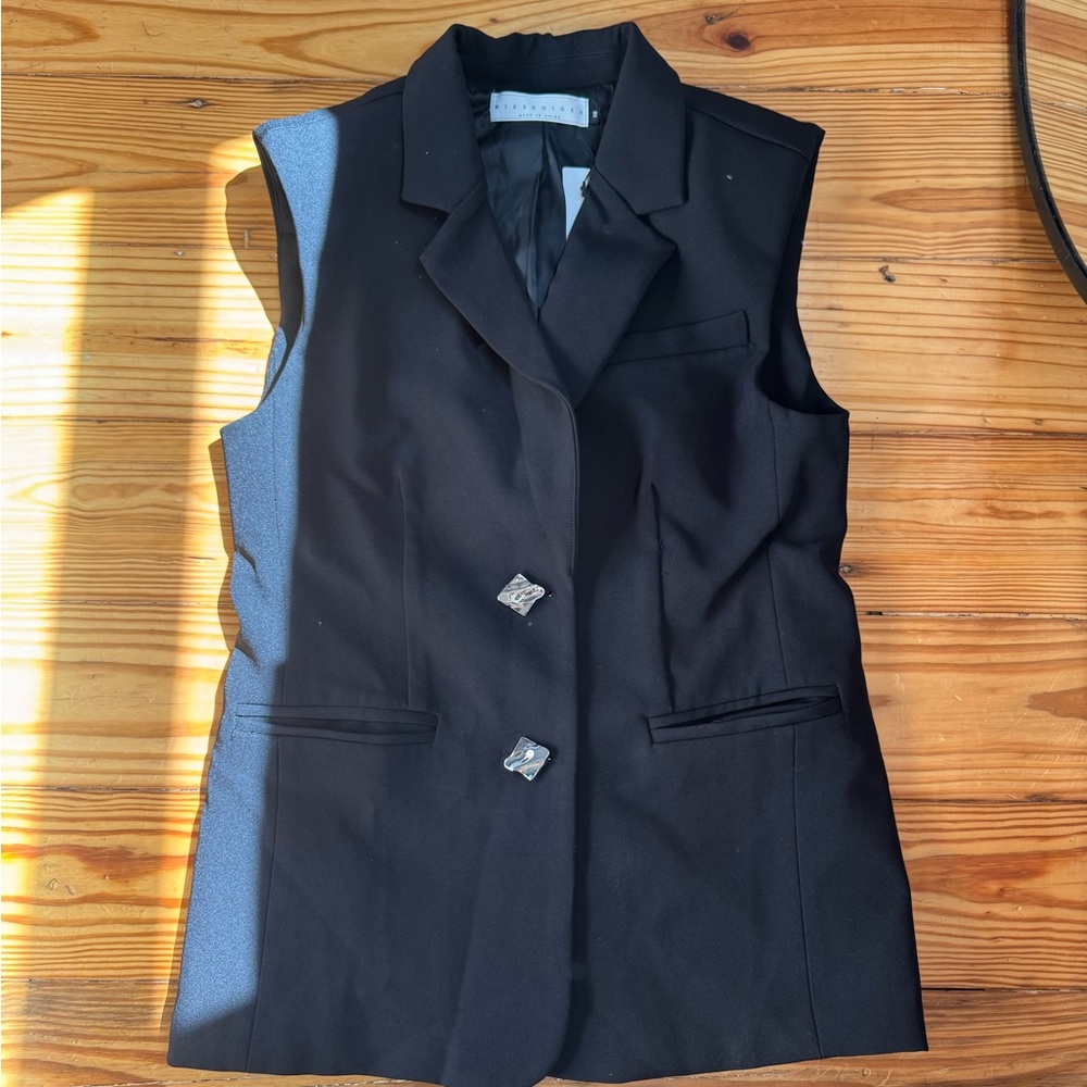 Missguided XS vest top- runs large